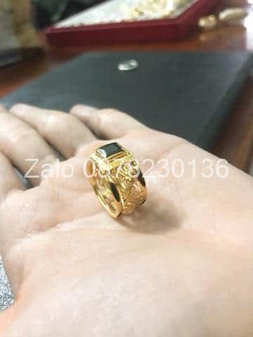 nhẫn vàng đá sapphire đen