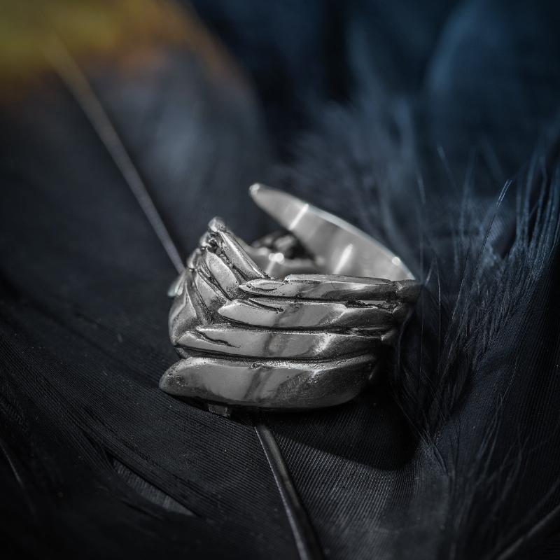 Bảo quản vòng ngà voi đúng cách giúp duy trì độ bóng và bền đẹp của vòng.