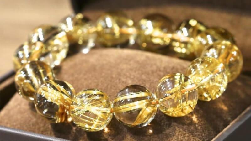 Chọn chất liệu vòng tay cho mệnh Thổ