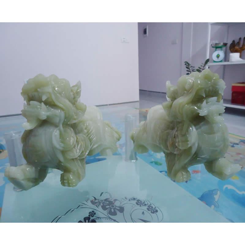 Người khác chạm vào miệng tỳ hưu