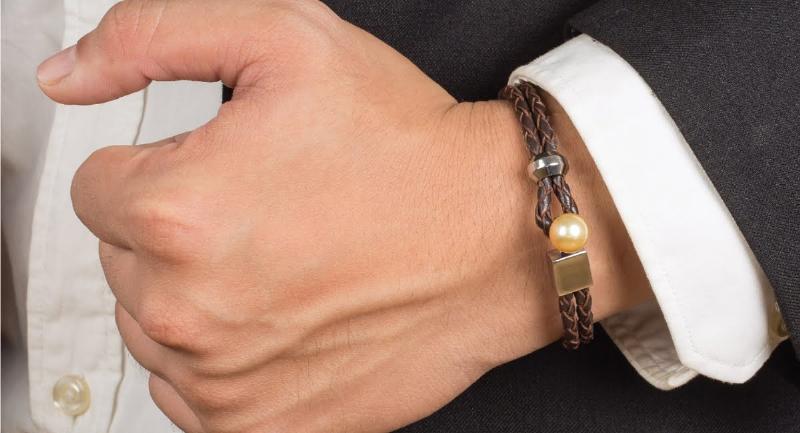 Mệnh Thổ đeo vòng tay phong thủy để thu hút may mắn