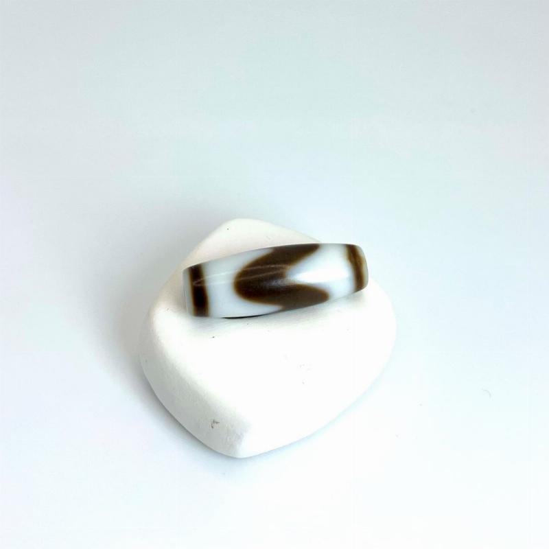 Phân biệt nanh cọp thật và giả qua vân, màu sắc và trọng lượng