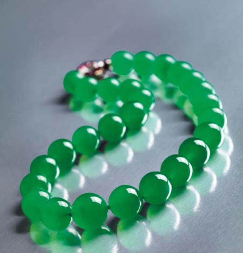 Phỉ Thúy Đắt Giá Kỷ Lục Đấu Giá: Giá Trị Và Nguồn Gốc