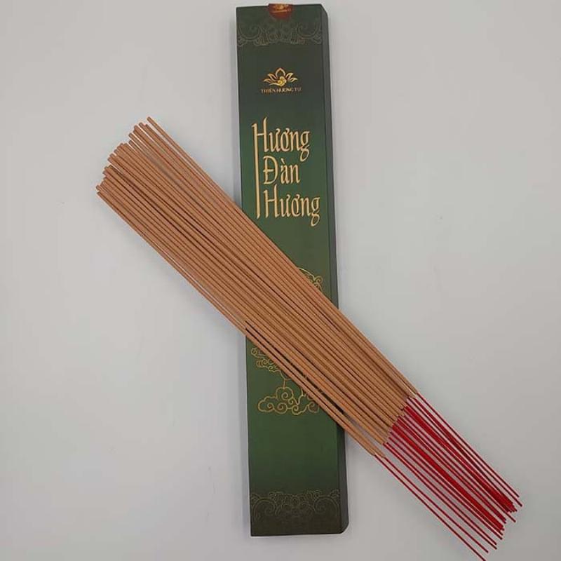 Vòng 54 hạt từ gỗ Trầm Hương quý hiếm với hương thơm đặc biệt