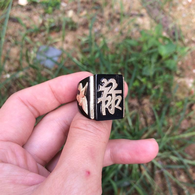 Vòng tay 11 hạt nanh hổ quý hiếm thể hiện quyền lực và đẳng cấp