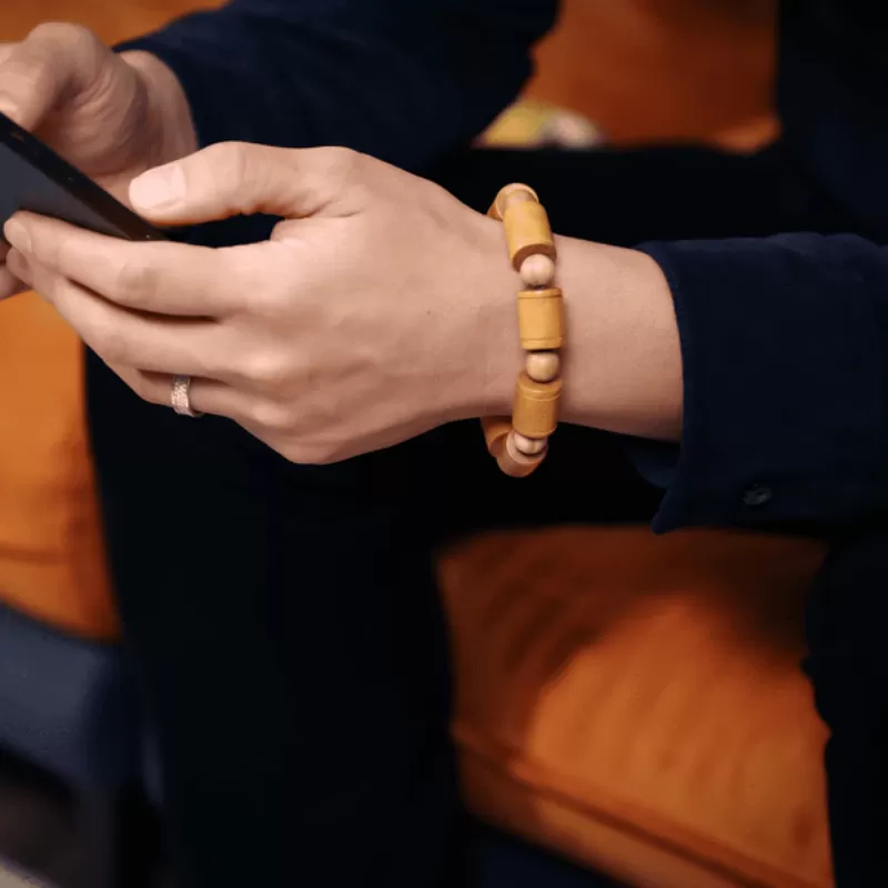 Vòng Tay 17 Hạt Gỗ Đỏ Phong Thủy