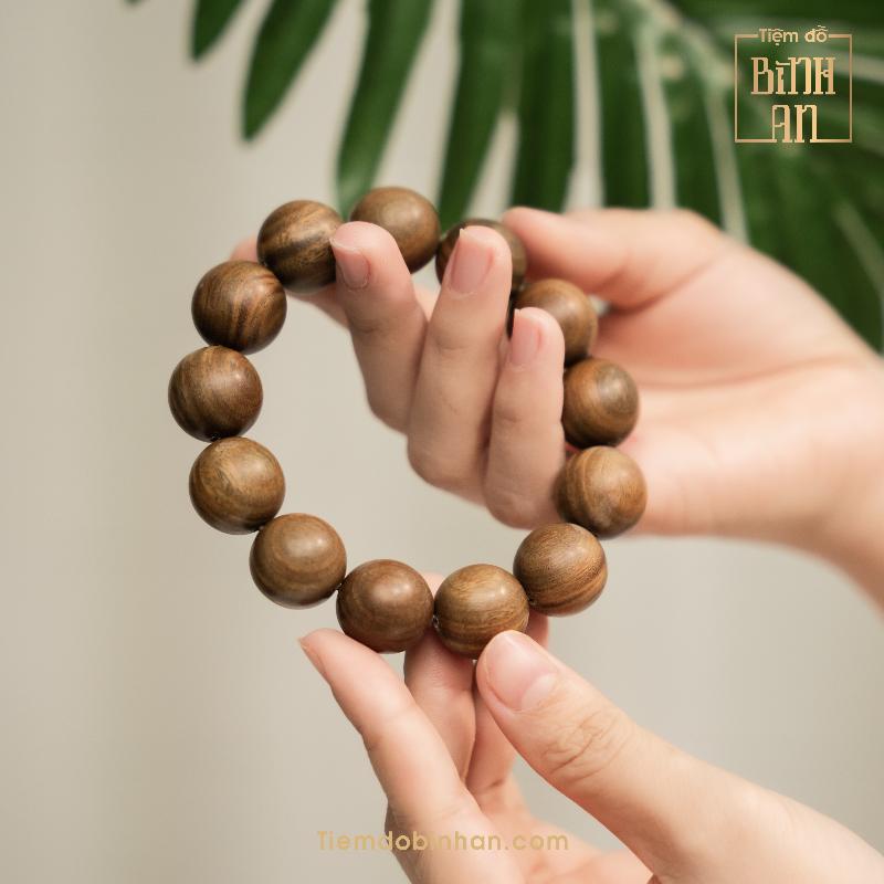 Vòng tay 18 hạt gỗ hương thơm dịu nhẹ, gần gũi thiên nhiên