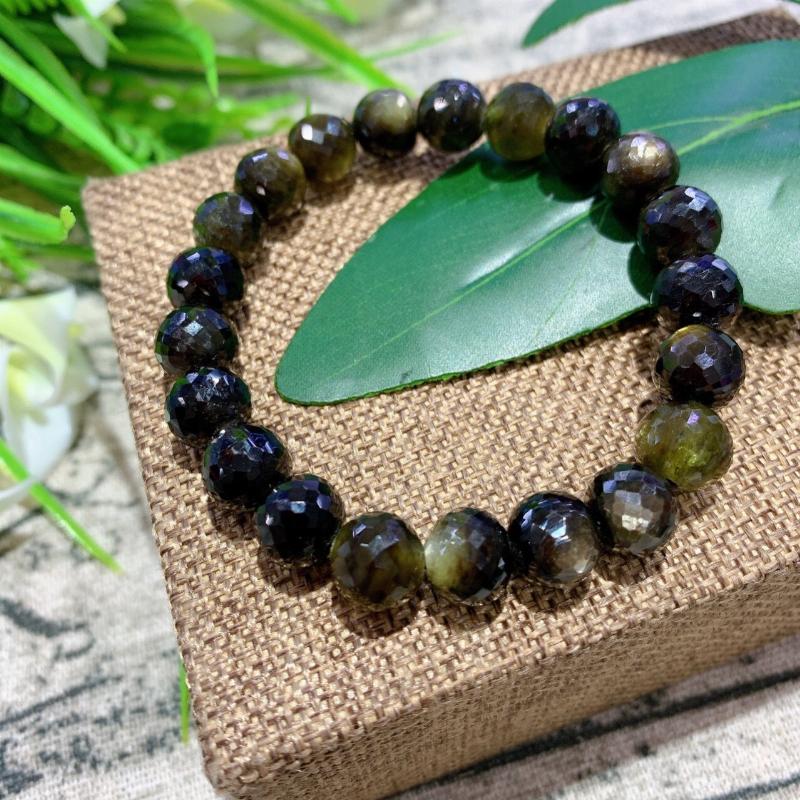 Vòng tay cẩm thạch cho người mệnh Thủy