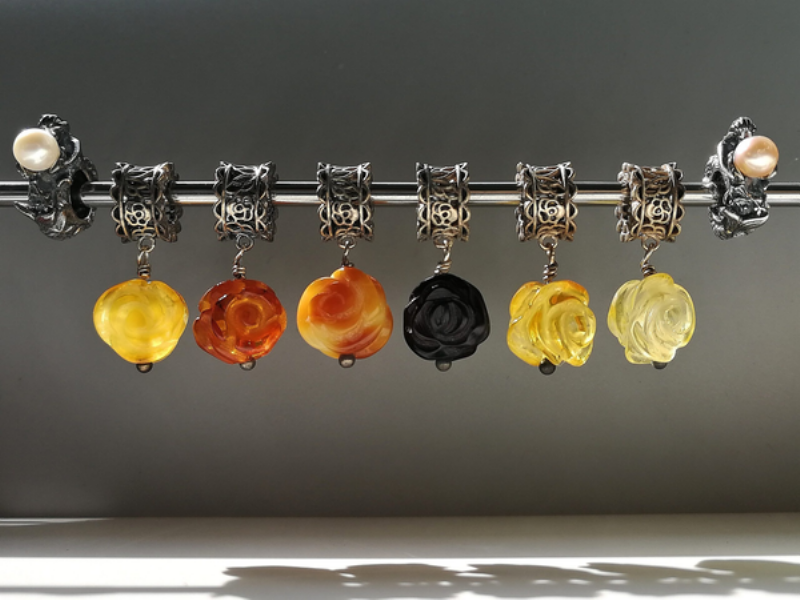 Vòng tay gỗ Hổ Phách cho người mệnh Mộc