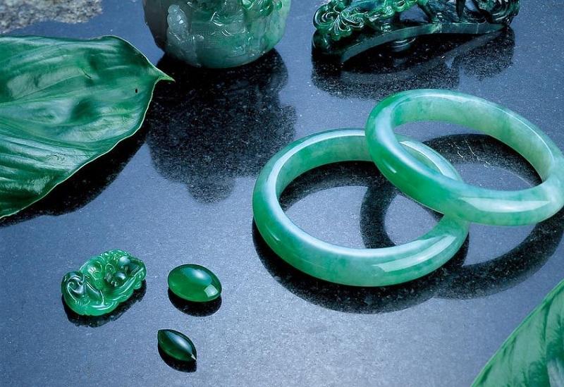 Ý nghĩa phong thủy của ngọc phỉ thúy xanh