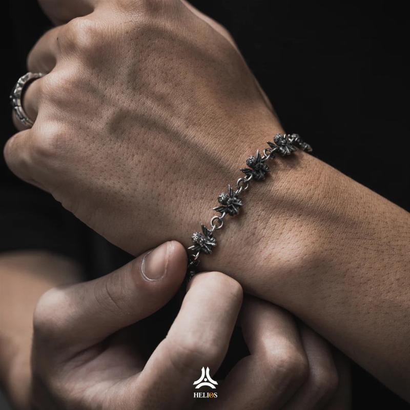 Đeo vòng tay bị chật đúng cách