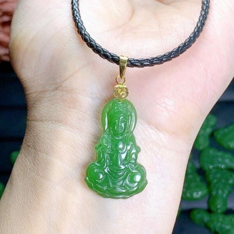 Mặt dây chuyền mẹ Quan Âm ngọc bích mang đến bình an may mắn