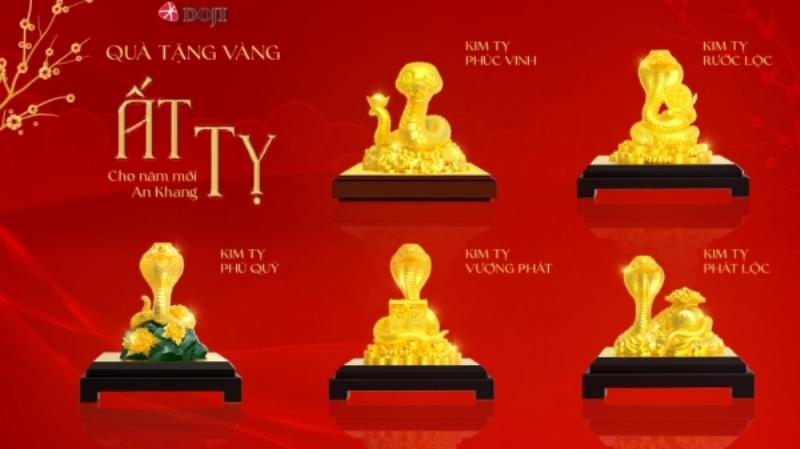 Linh vật phong thủy tuổi Thân ôm kim nguyên bảo mang lại tài lộc