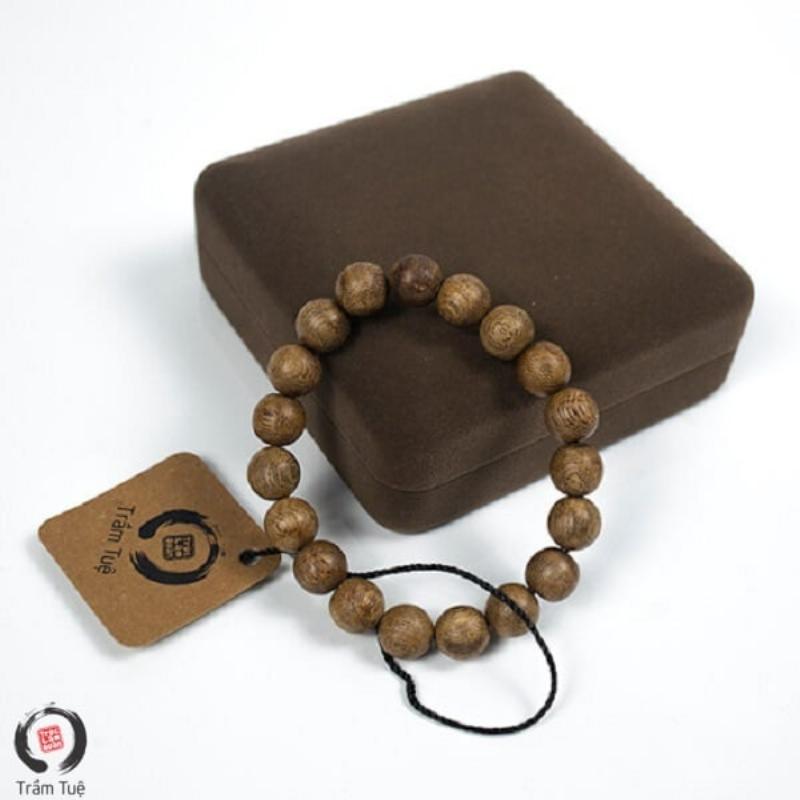 Cách chăm sóc vòng trầm hương đúng cách để giữ hương thơm lâu bền