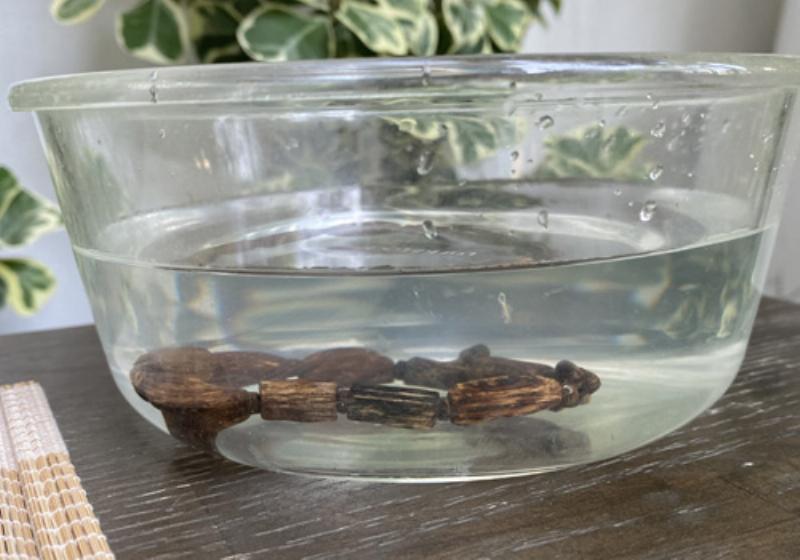 Cách chọn mua vòng trầm hương thật chất lượng cao không bị giả