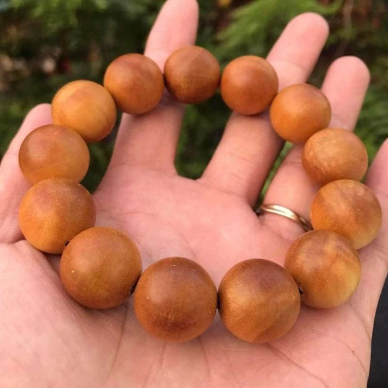 Kiểm tra kỹ lưỡng vòng trầm hương trước khi mua để đảm bảo chất lượng