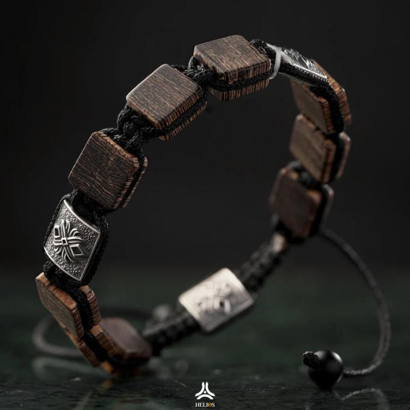 Mặt dây chuyền trầm hương tuổi Tuất thu hút tài lộc