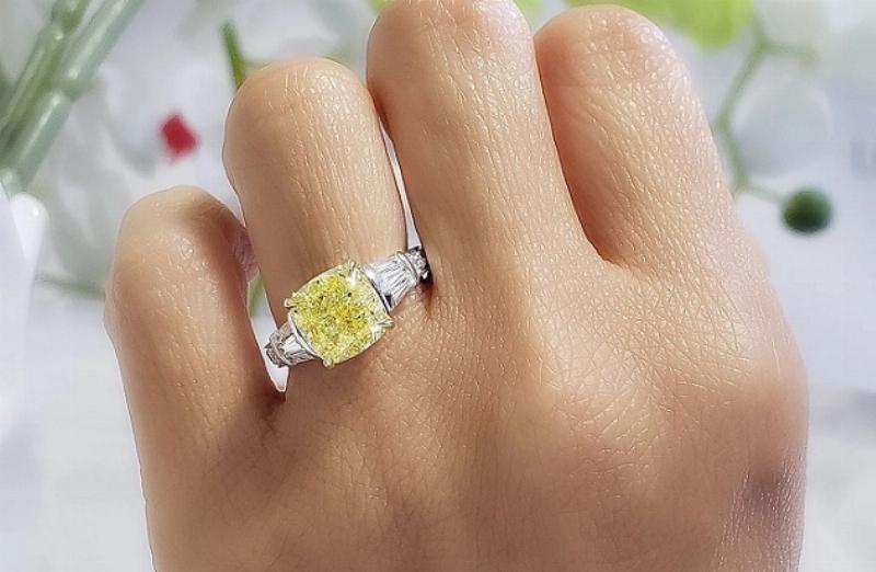 Nhẫn phong thủy mệnh Kim đá thạch anh vàng