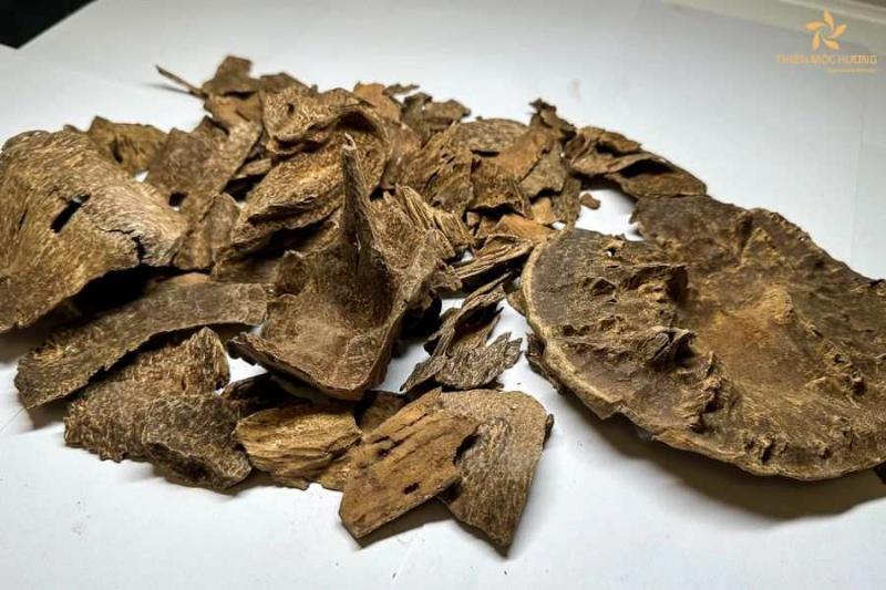 Trầm hương Brunei sánh mịn, vân dầu rõ nét, màu nâu đỏ
