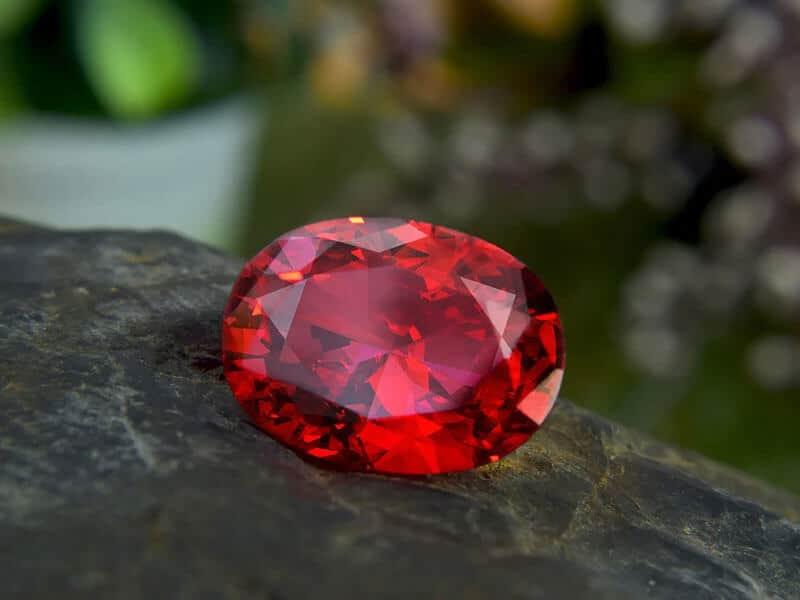 Vòng tay đá ruby hợp mệnh Hỏa, mang lại may mắn và đam mê