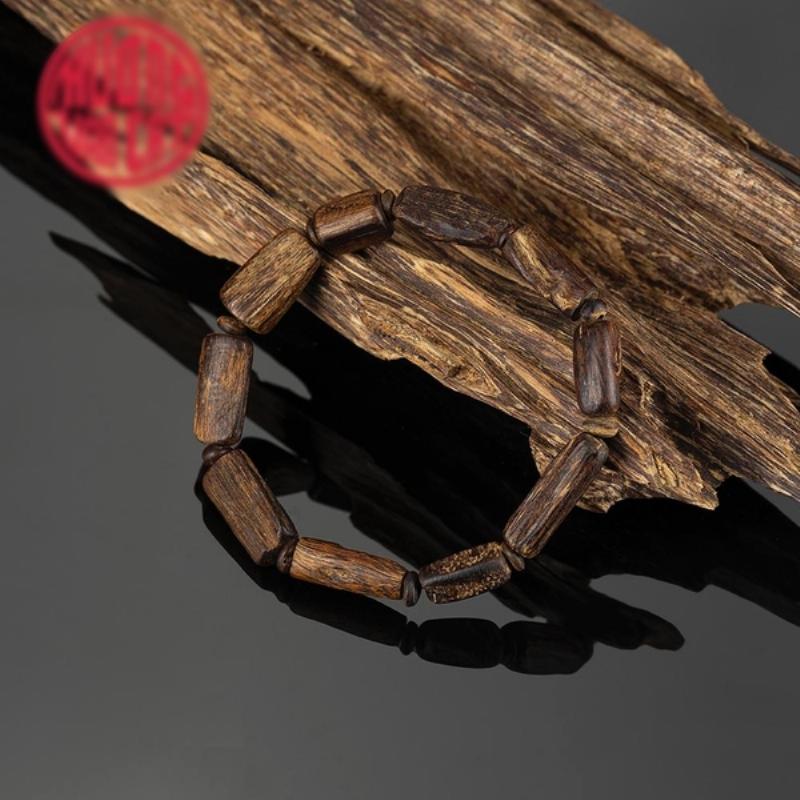 vòng tay trầm hương thiên nhiên đeo tay như thế nào