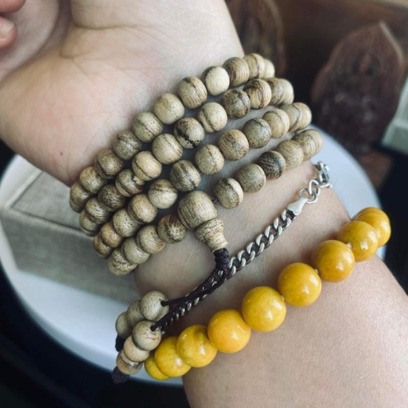 Vòng trầm hương kỳ nam cao cấp đeo tay, vân dầu tinh xảo, mùi thơm đặc trưng