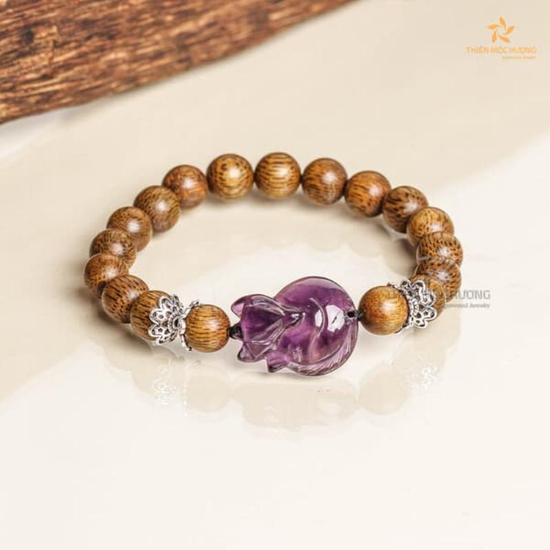 vòng trầm hương kết hợp đá phong thủy mang lại may mắn cho doanh nhân