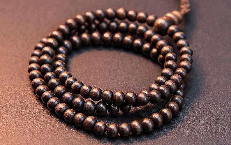 Vòng trầm hương xanh lục bích hợp người tuổi Mão