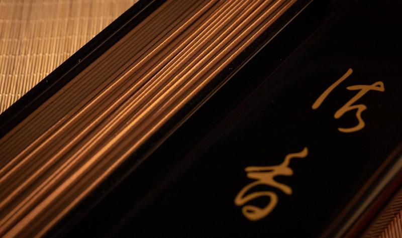 So sánh các loại trầm hương kỳ nam trắng, đen và bông về màu sắc, vân gỗ và giá trị