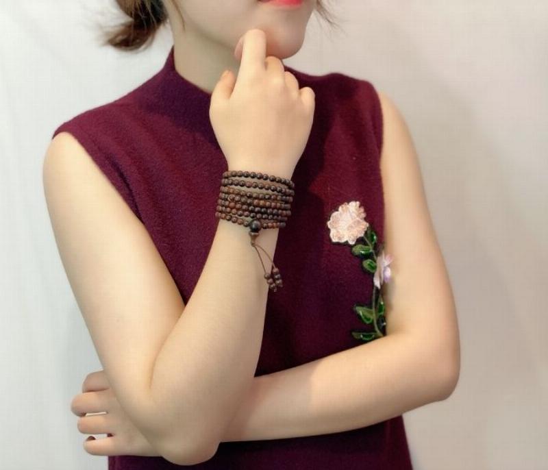 hướng dẫn đeo vòng trầm hương 108 hạt đúng cách