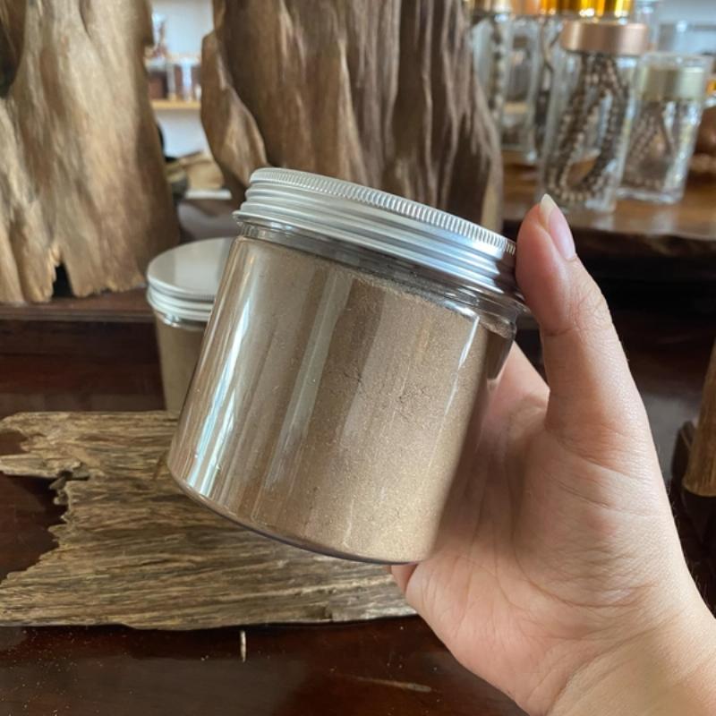 Đốt trầm hương giúp giảm căng thẳng và cải thiện chất lượng không khí trong nhà