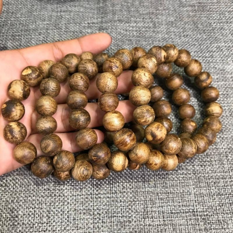 Kỳ Nam là gì? Đỉnh cao của trầm hương với vân dầu đặc biệt và hương thơm độc đáo.