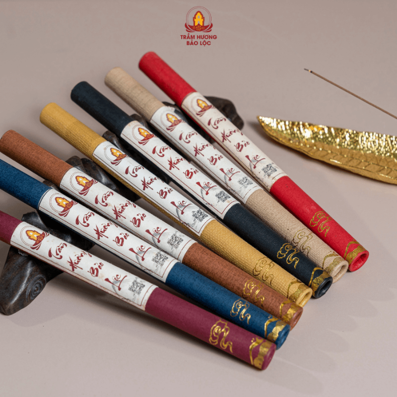 Trầm hương thiền định trong không gian yên tĩnh, thanh lọc tâm trí