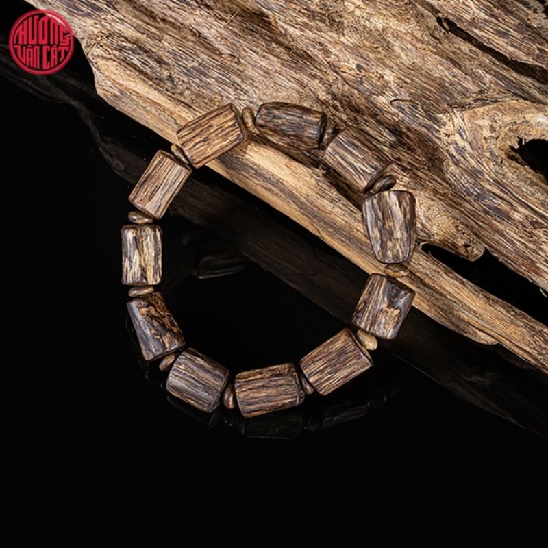 Vòng tay trầm hương Kỳ Nam cao cấp, hạt tròn đều, vân dầu tự nhiên, sang trọng