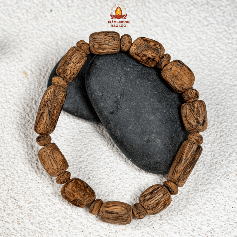 Vòng trầm hương giảm stress tự nhiên, mang lại sự an yên và thư thái cho người đeo