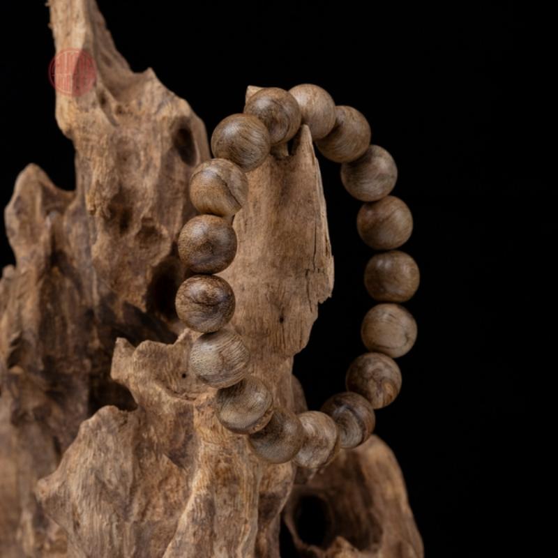 Vòng trầm hương handmade hạt tròn cao cấp, vân dầu đẹp mắt