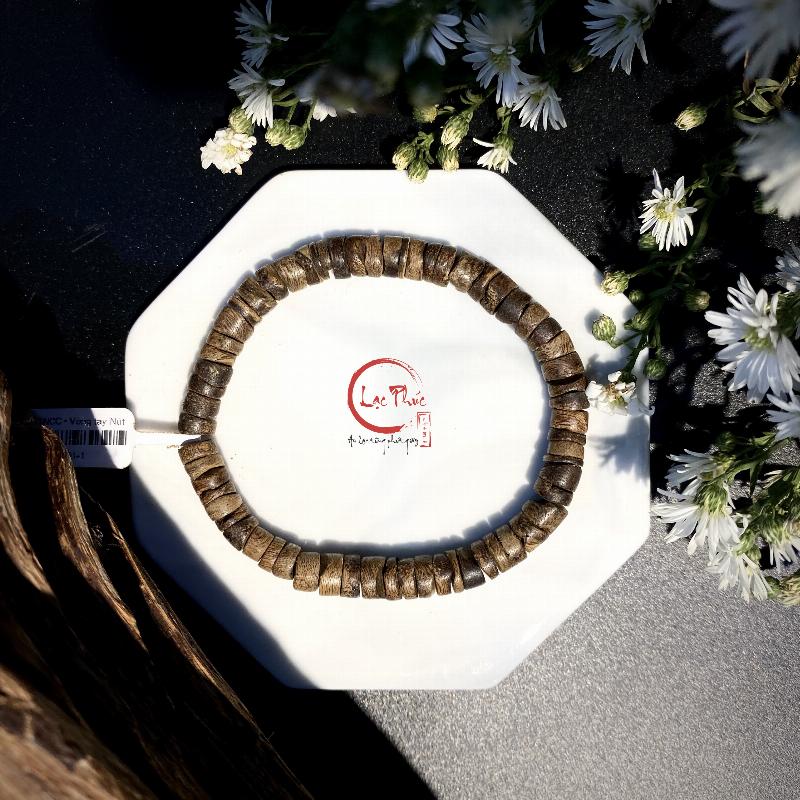 Vòng trầm hương tự nhiên vân dầu rõ nét, hương thơm dịu ngọt, giá trị cao